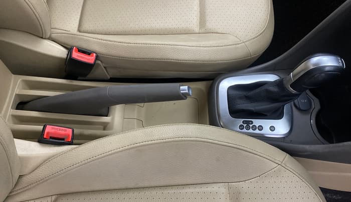 2016 Volkswagen Vento HIGHLINE PLUS 1.2 AT 16 ALLOY, Petrol, Automatic, 81,688 km, Gear Lever