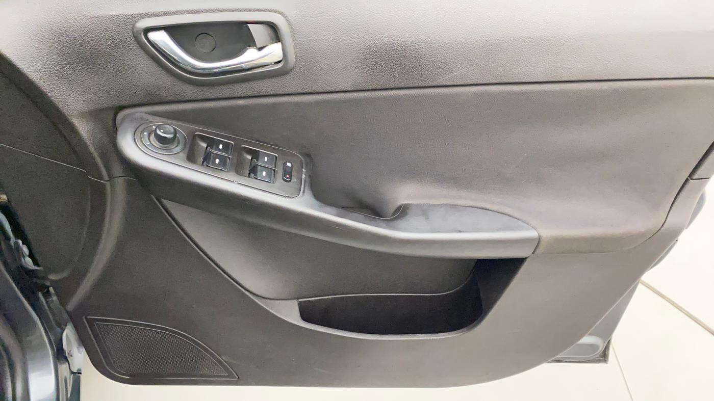 2016 Tata Zest XT PETROL, Petrol, Manual, 82,161 km, Driver Side Door Panels Control