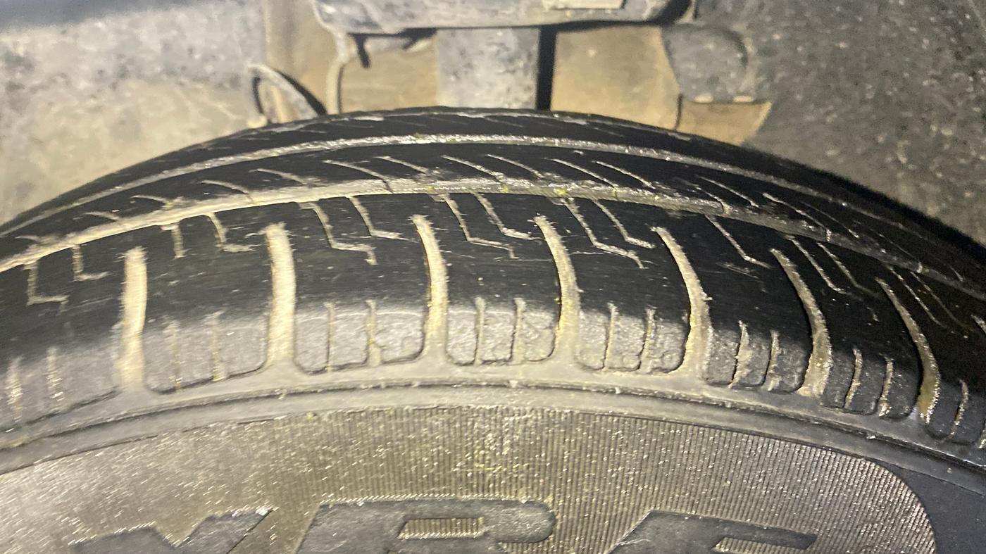 2016 Tata Tiago XZ PETROL, Petrol, Manual, 68,382 km, Left Front Tyre Tread