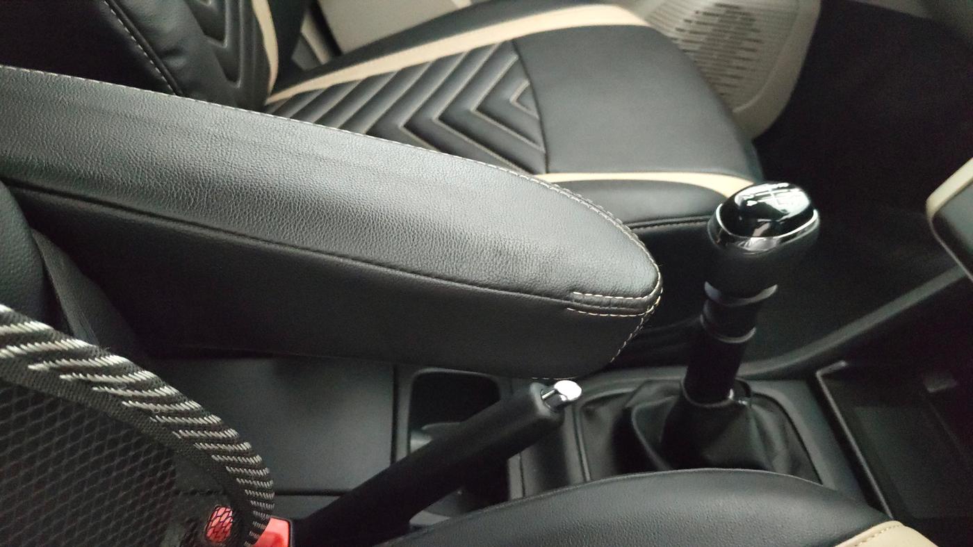 2024 Renault TRIBER RXZ, Petrol, Manual, 5,231 km, Gear Lever