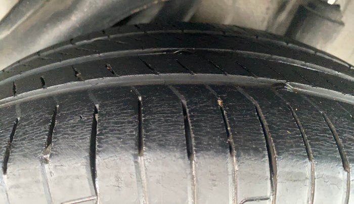 2014 Honda Amaze 1.2L I-VTEC E, Petrol, Manual, 64,013 km, Left Rear Tyre Tread