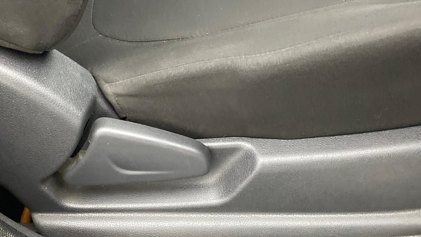 2016 Renault Kwid RXT Opt, Petrol, Manual, 39,669 km, Driver Side Adjustment Panel