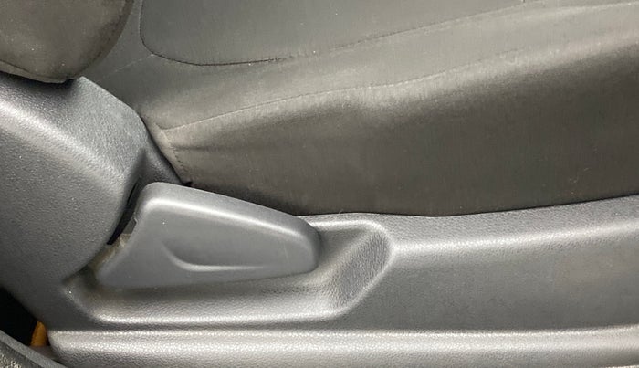 2016 Renault Kwid RXT Opt, Petrol, Manual, 39,669 km, Driver Side Adjustment Panel