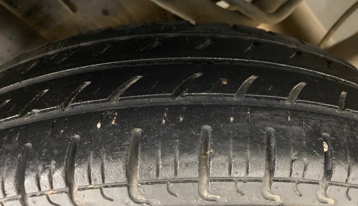 2016 Renault Kwid RXT Opt, Petrol, Manual, 39,669 km, Right Rear Tyre Tread