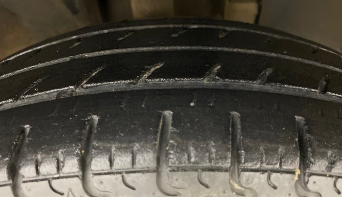 2016 Renault Kwid RXT Opt, Petrol, Manual, 39,669 km, Right Front Tyre Tread