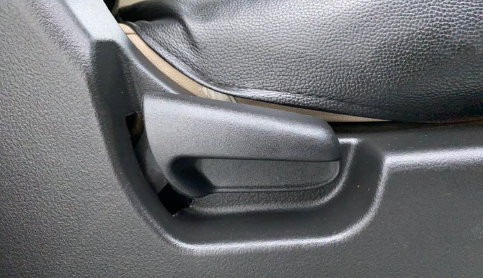 2017 Maruti Wagon R 1.0 VXI, Petrol, Manual, 25,082 km, Driver Side Adjustment Panel