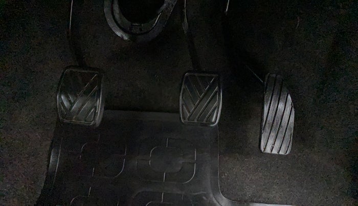 2017 Maruti Wagon R 1.0 VXI, Petrol, Manual, 25,082 km, Pedals