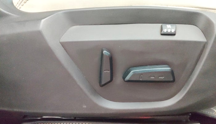 2022 Tata Safari XZA PLUS, Diesel, Automatic, 58,780 km, Driver Side Adjustment Panel