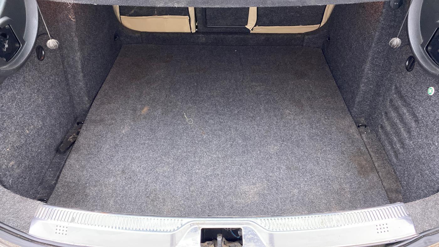 2010 Skoda Superb ELEGANCE 1.8 TSI AT, Petrol, Automatic, 77,287 km, Boot Inside
