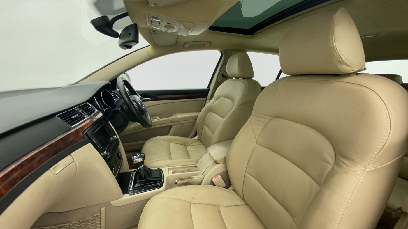2010 Skoda Superb ELEGANCE 1.8 TSI AT, Petrol, Automatic, 77,287 km, Right Side Front Door Cabin