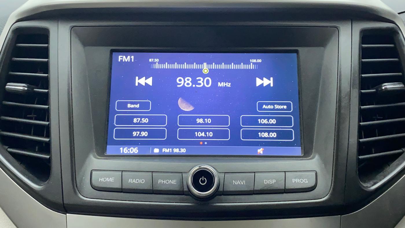 2020 Mahindra XUV300 1.2 W6 MT, Petrol, Manual, 30,356 km, Infotainment System