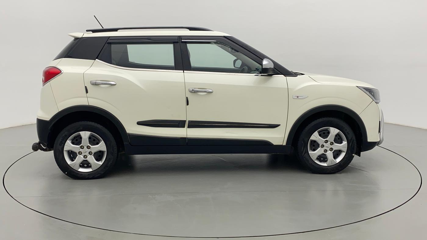 2020 Mahindra XUV300 1.2 W6 MT, Petrol, Manual, 30,356 km, Right Side View
