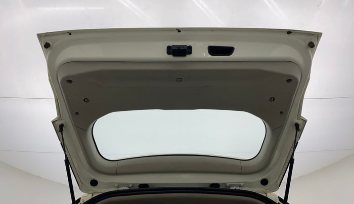 2020 Mahindra XUV300 1.2 W6 MT, Petrol, Manual, 30,356 km, Boot Door Open