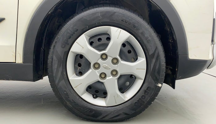 2020 Mahindra XUV300 1.2 W6 MT, Petrol, Manual, 30,356 km, Right Front Wheel