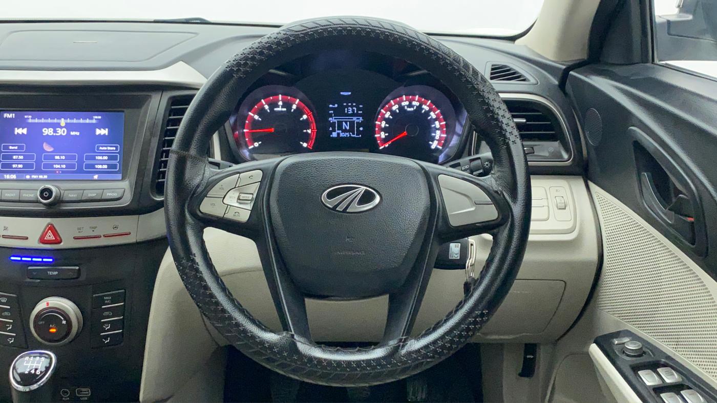 2020 Mahindra XUV300 1.2 W6 MT, Petrol, Manual, 30,356 km, Steering Wheel Close Up