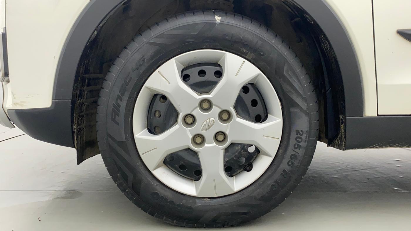 2020 Mahindra XUV300 1.2 W6 MT, Petrol, Manual, 30,356 km, Left Front Wheel