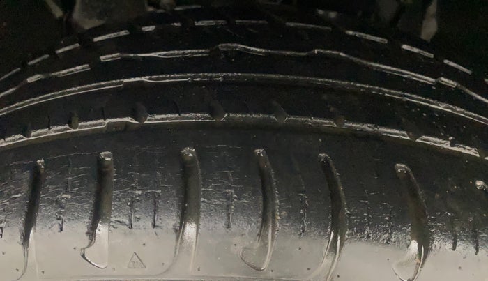 2017 Renault Duster RXS CVT, Petrol, Automatic, 23,458 km, Left Front Tyre Tread