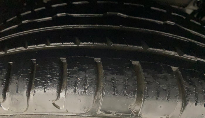 2017 Renault Duster RXS CVT, Petrol, Automatic, 23,458 km, Right Front Tyre Tread