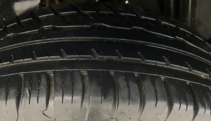 2017 Renault Duster RXS CVT, Petrol, Automatic, 23,458 km, Right Rear Tyre Tread