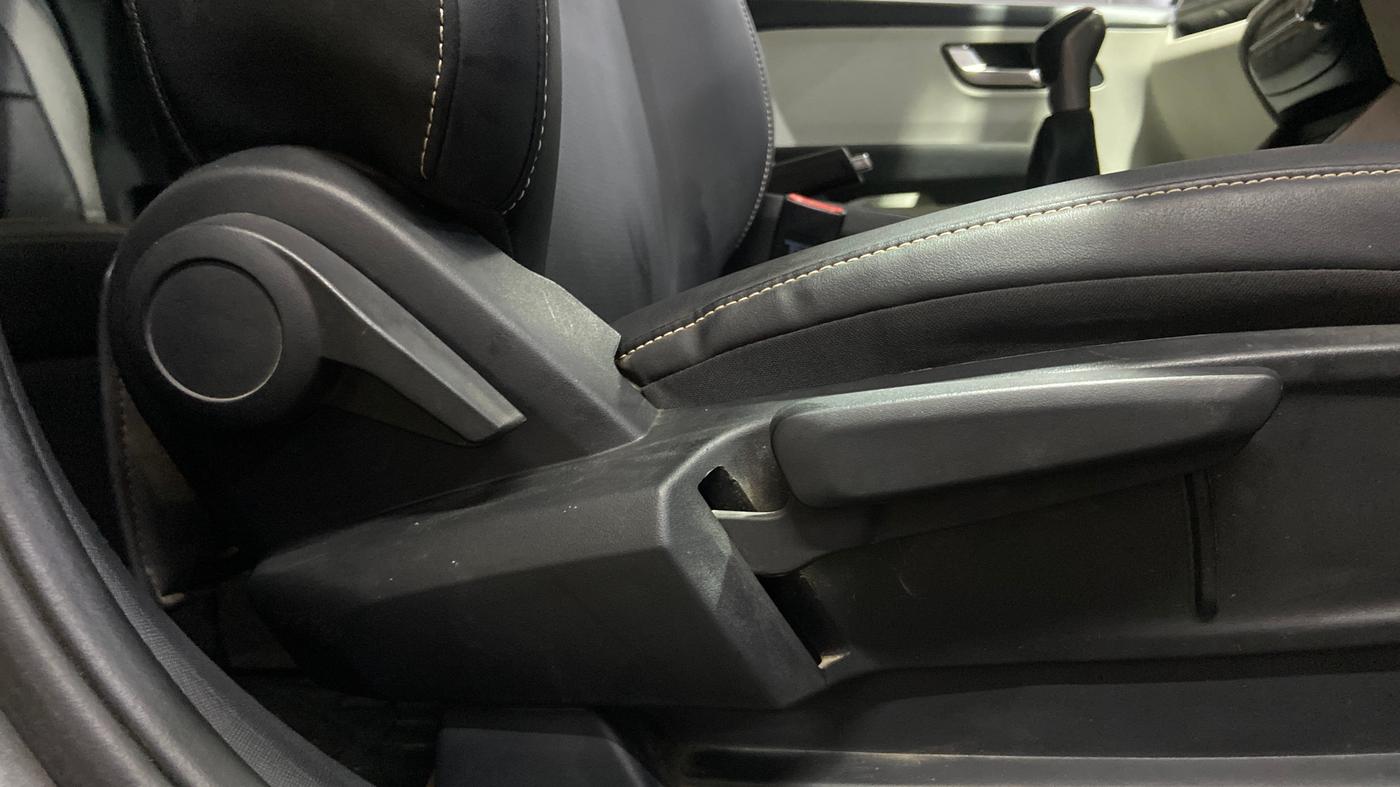 2022 Tata ALTROZ XZ PETROL, Petrol, Manual, 75,069 km, Driver Side Adjustment Panel