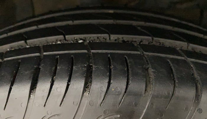 2023 Maruti BREZZA VXI SMART HYBRID, Petrol, Manual, 21,217 km, Right Front Tyre Tread