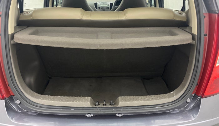 2015 Hyundai i10 SPORTZ 1.1, Petrol, Manual, 71,758 km, Boot Inside