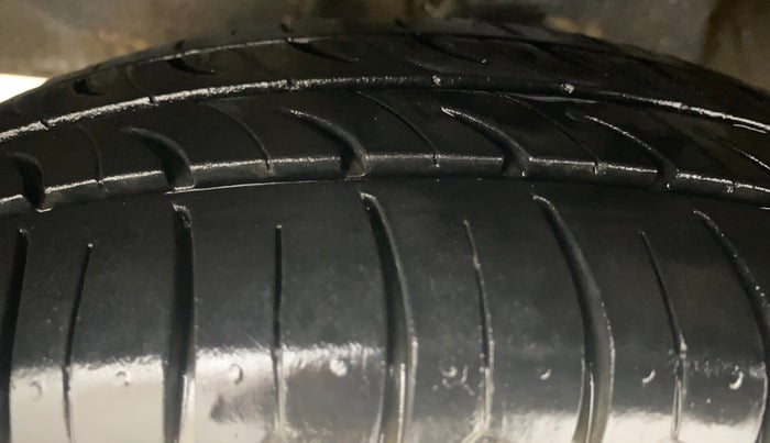 2015 Hyundai i10 SPORTZ 1.1, Petrol, Manual, 71,758 km, Left Front Tyre Tread