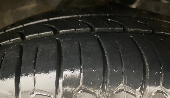 2015 Hyundai i10 SPORTZ 1.1, Petrol, Manual, 71,758 km, Right Front Tyre Tread