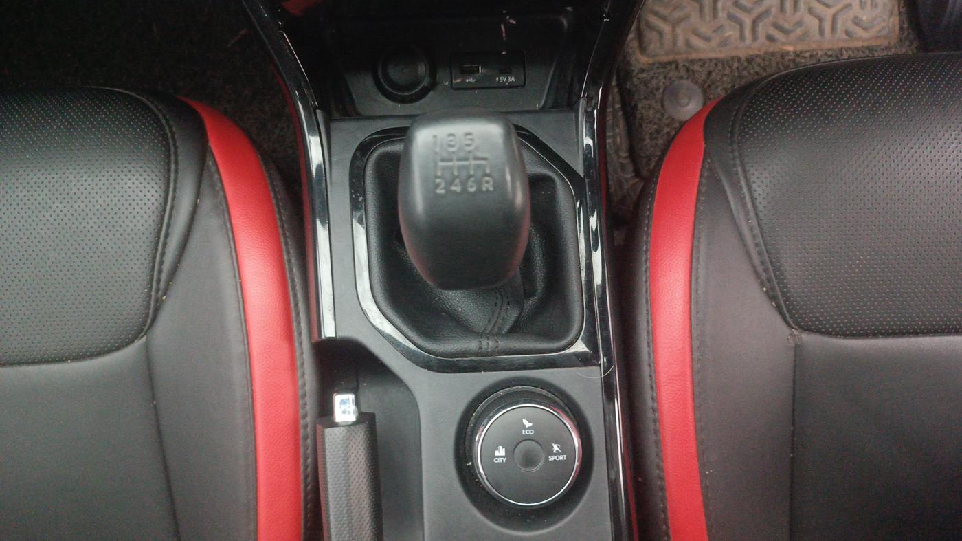 2024 Tata NEXON CREATIVE 1.2 PETROL, Petrol, Manual, 27,335 km, Gear Lever