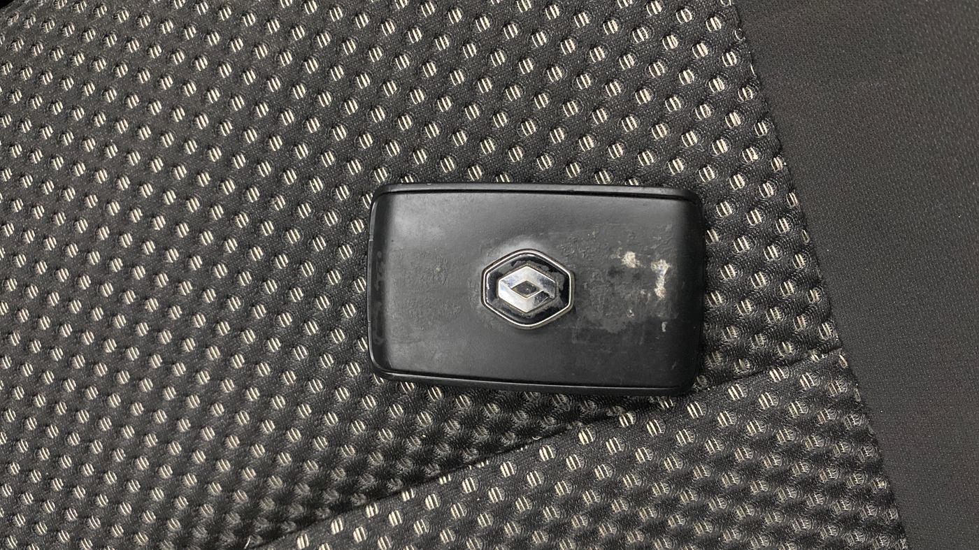 2020 Renault TRIBER RXZ AMT, Petrol, Automatic, 47,569 km, Key Close Up