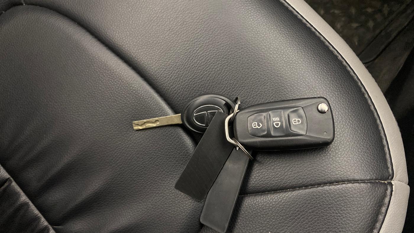 2023 Tata NEXON XM PETROL, Petrol, Manual, 56,742 km, Key Close Up