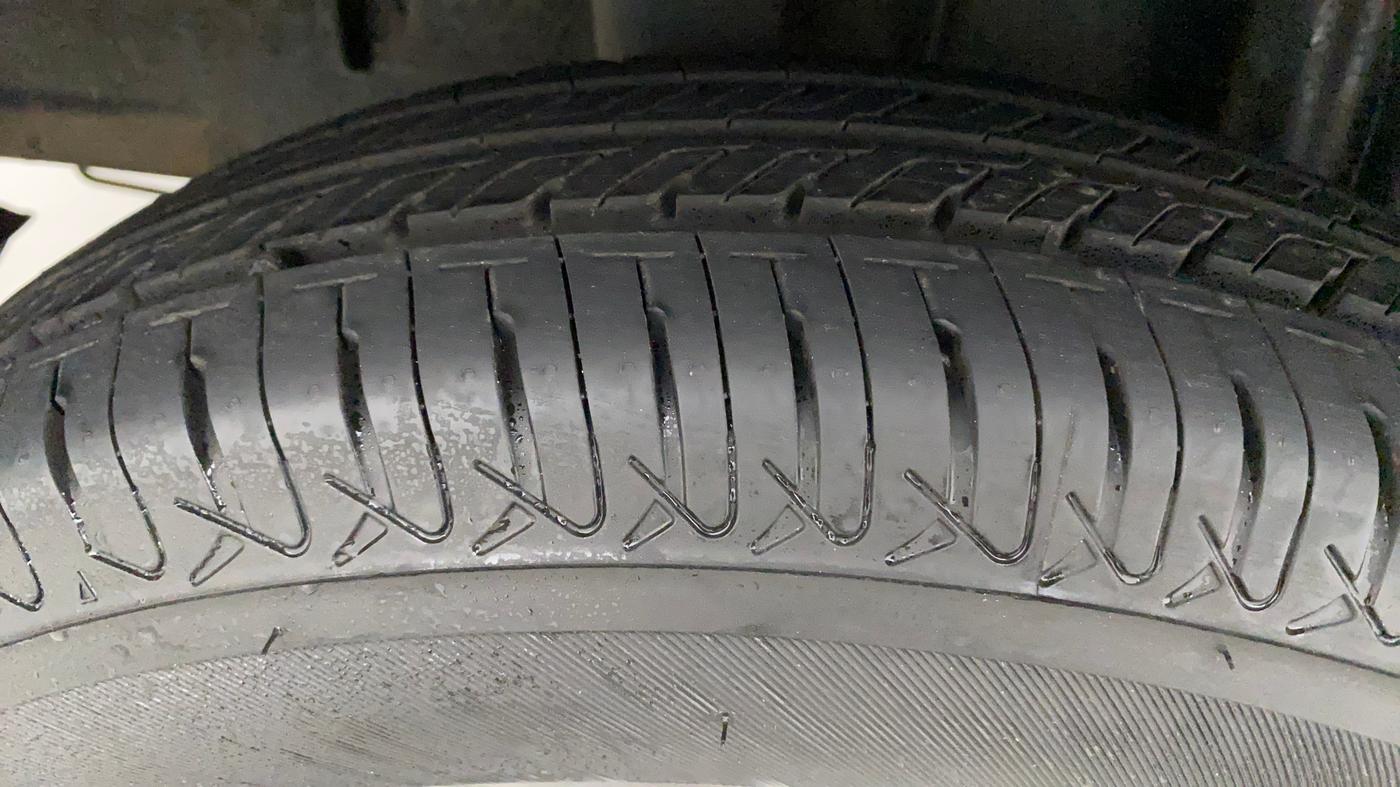 2020 Renault TRIBER RXT, Petrol, Manual, 61,207 km, Right Rear Tyre Tread