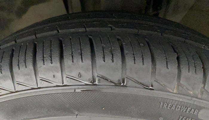 2020 Renault TRIBER RXT, Petrol, Manual, 61,207 km, Left Front Tyre Tread