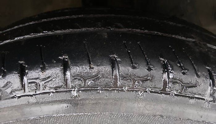 2014 Hyundai Eon ERA PLUS, Petrol, Manual, 52,981 km, Right Front Tyre Tread