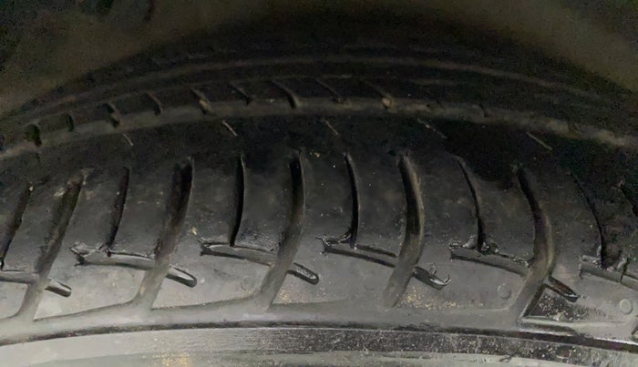 2014 Hyundai Verna FLUIDIC 1.6 VTVT SX AT, Petrol, Automatic, 72,962 km, Right Rear Tyre Tread
