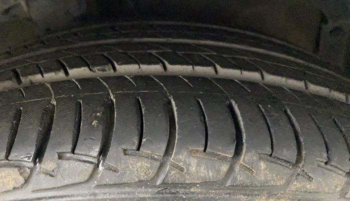 2014 Hyundai Verna FLUIDIC 1.6 VTVT SX AT, Petrol, Automatic, 72,962 km, Right Front Tyre Tread