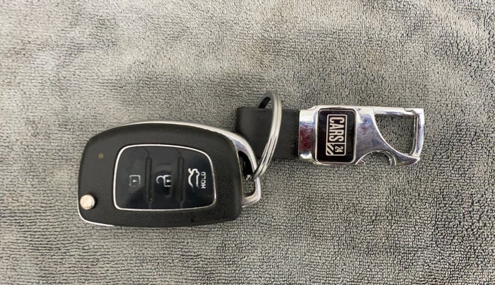 2014 Hyundai Verna FLUIDIC 1.6 VTVT SX AT, Petrol, Automatic, 72,962 km, Key Close Up