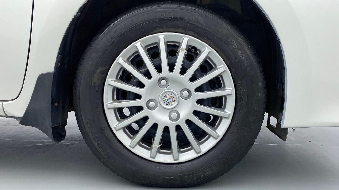 2015 Toyota Corolla Altis D 4D J, Diesel, Manual, 82,675 km, Right Front Wheel