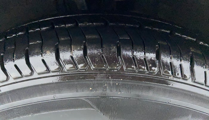 2010 Hyundai i10 SPORTZ 1.2, Petrol, Manual, 39,838 km, Left Front Tyre Tread