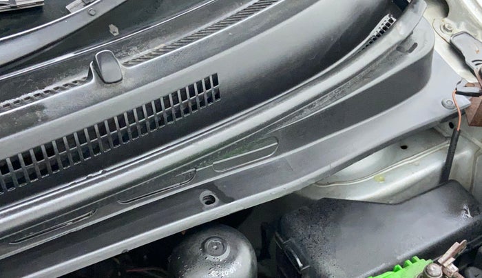 2010 Hyundai i10 SPORTZ 1.2, Petrol, Manual, 39,838 km, Bonnet (hood) - Cowl vent panel has minor damage