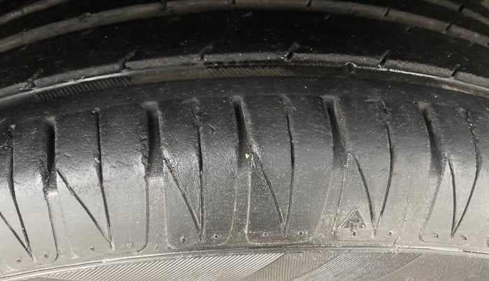 2013 Hyundai i20 SPORTZ 1.2, Petrol, Manual, 89,374 km, Right Front Tyre Tread