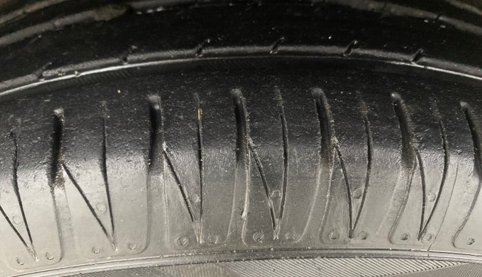 2013 Hyundai i20 SPORTZ 1.2, Petrol, Manual, 89,374 km, Left Front Tyre Tread