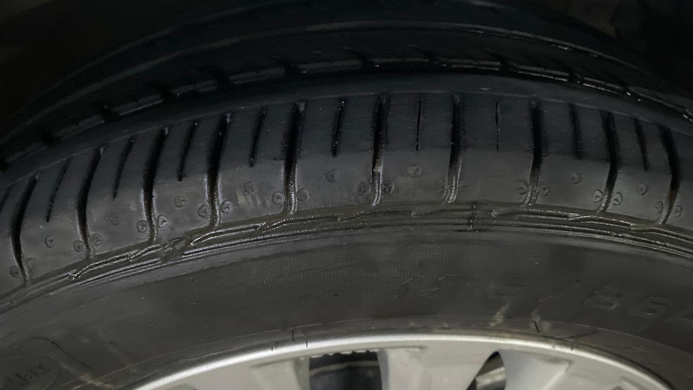 2024 Maruti Ciaz ZETA 1.5 SHVS MT PETROL, Petrol, Manual, 28,029 km, Right Front Tyre Tread