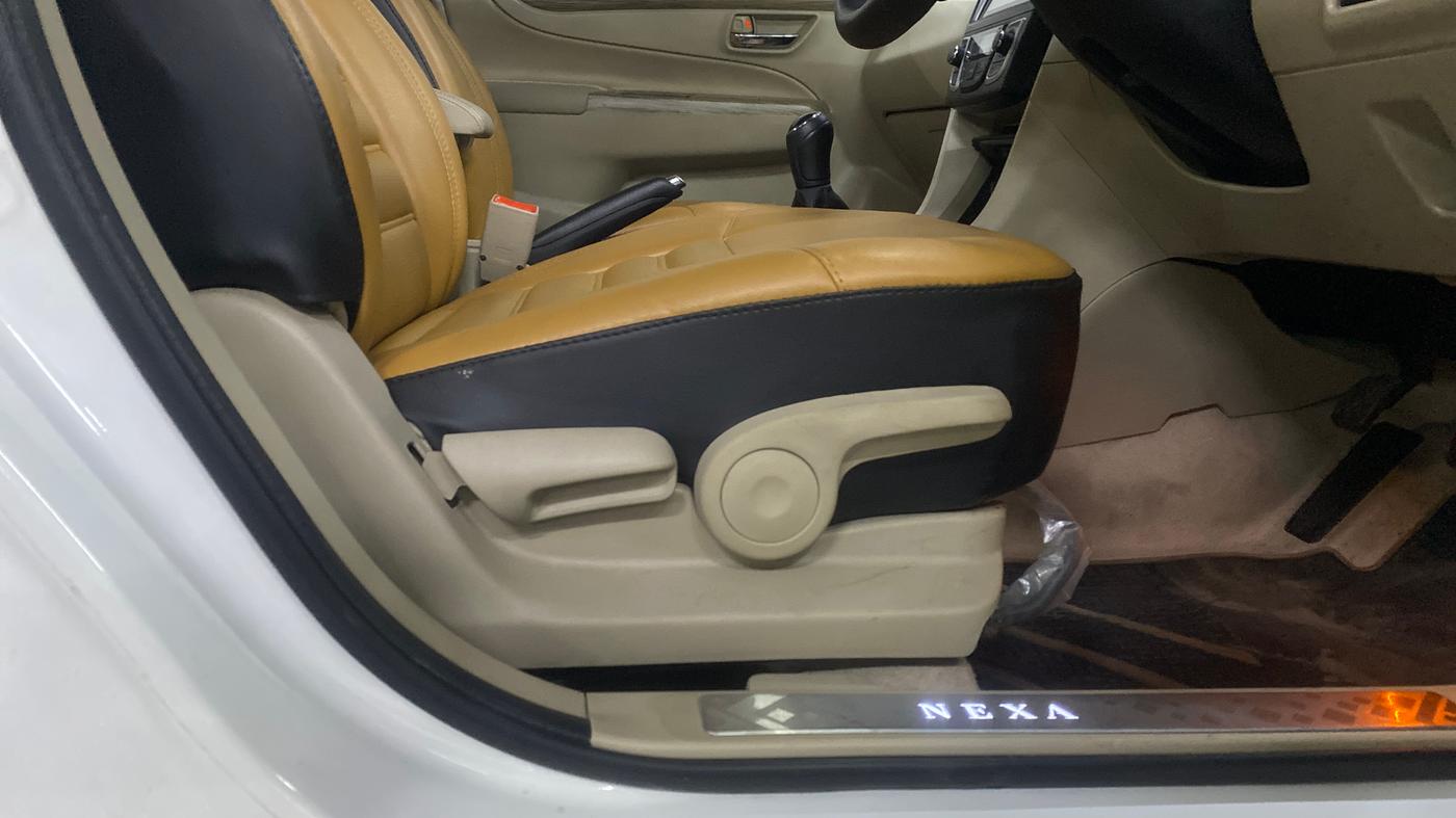 2024 Maruti Ciaz ZETA 1.5 SHVS MT PETROL, Petrol, Manual, 28,029 km, Driver Side Adjustment Panel