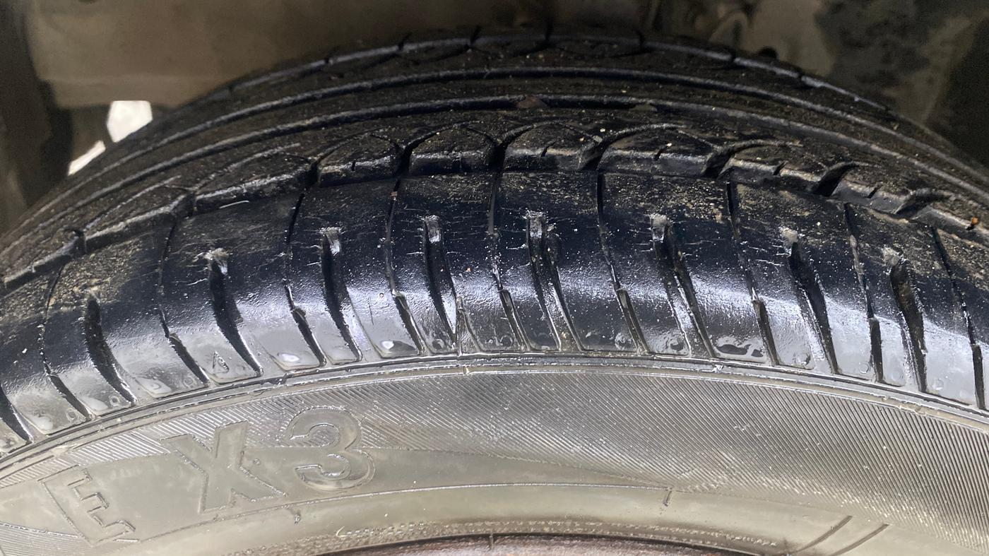 2013 Honda Amaze 1.5L I-DTEC S, Diesel, Manual, 1,10,807 km, Left Front Tyre Tread