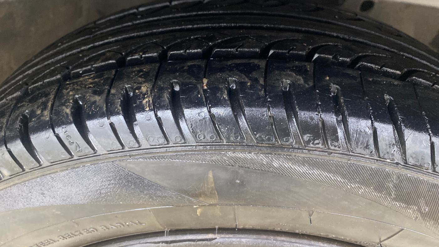 2013 Honda Amaze 1.5L I-DTEC S, Diesel, Manual, 1,10,807 km, Right Front Tyre Tread