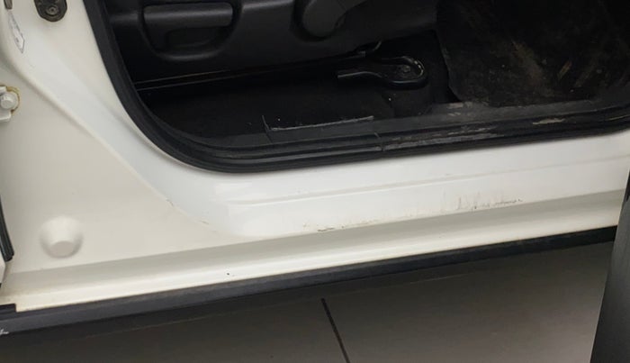 2017 Honda WR-V 1.2L I-VTEC VX MT, Petrol, Manual, 31,616 km, Right running board - Minor scratches