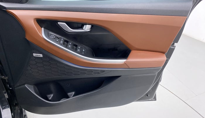 2021 Hyundai ALCAZAR 1.5 SIGNATURE (O) AT 6STR, Diesel, Automatic, 31,327 km, Driver Side Door Panels Control