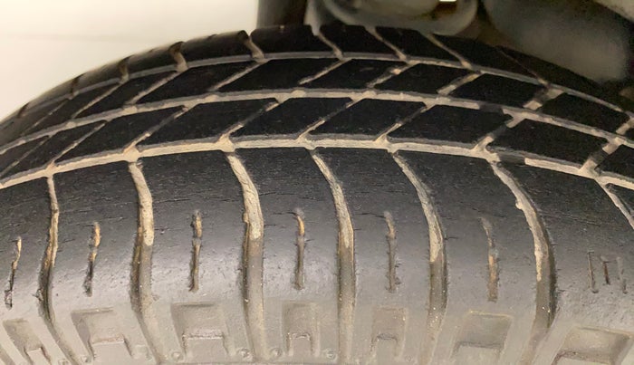 2010 Maruti Eeco 7 STR, Petrol, Manual, 83,123 km, Right Rear Tyre Tread