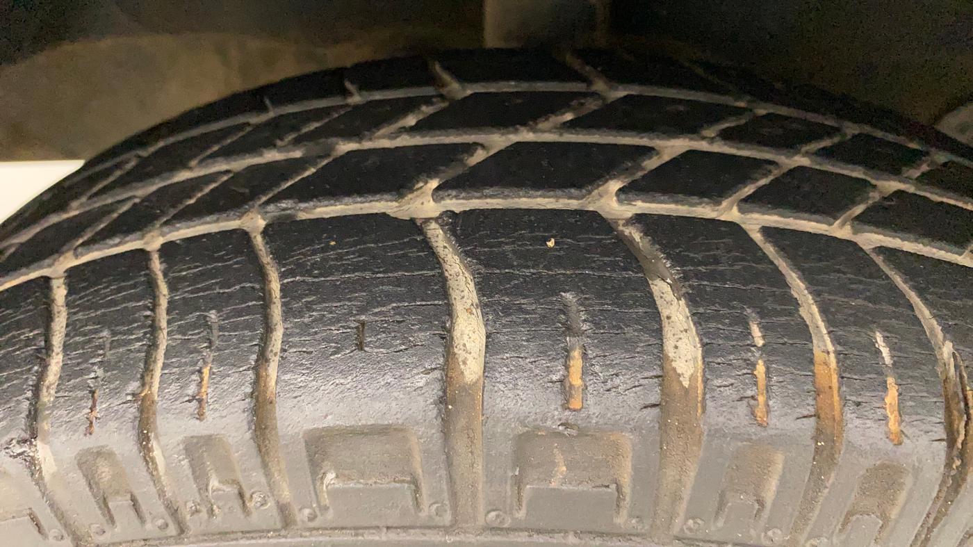 2010 Maruti Eeco 7 STR, Petrol, Manual, 83,123 km, Left Front Tyre Tread